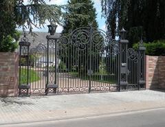 Metallbau Schweig - Handgeschmiedetes Eisentor